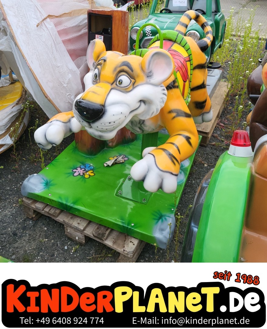 Tiger mit Baum als Kassensäule