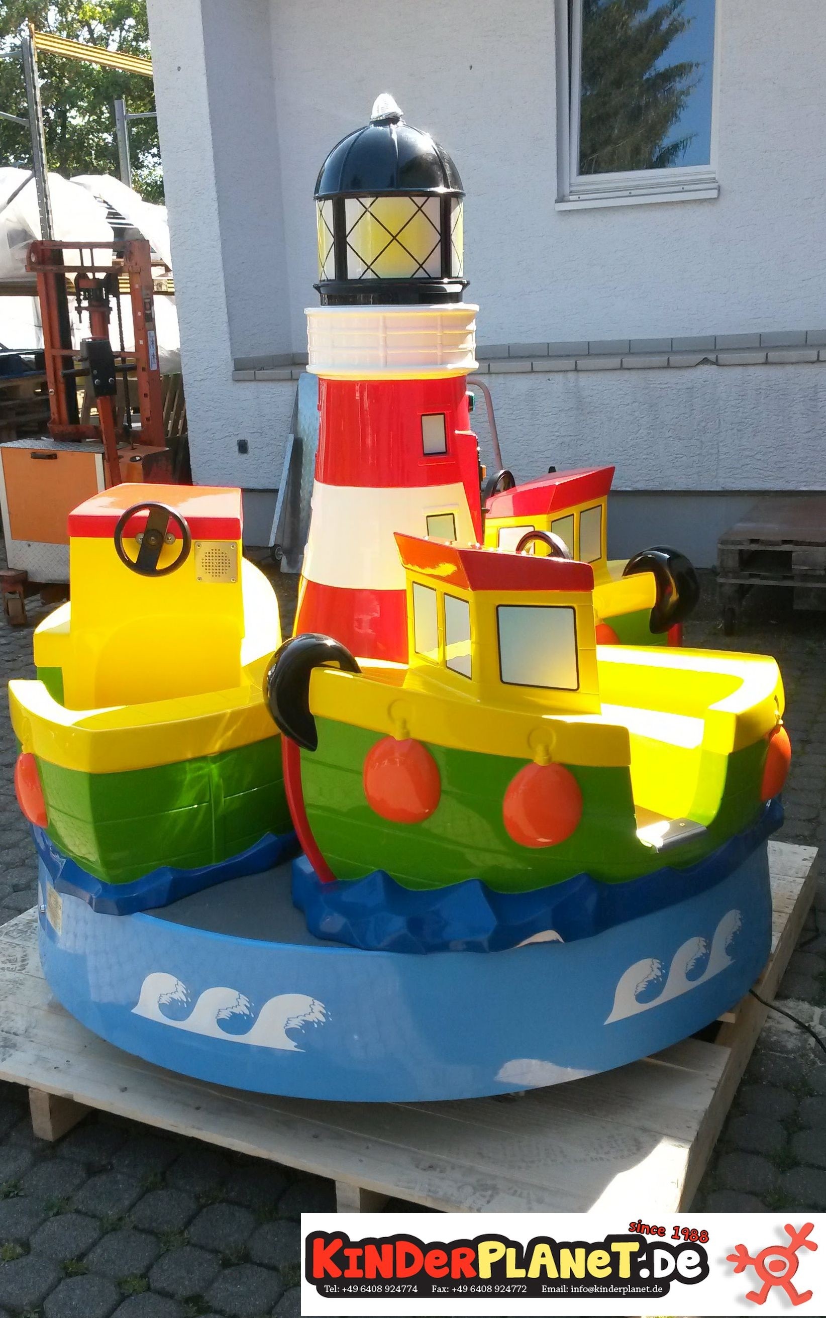 Leuchtturm Karussell mit DREI Booten