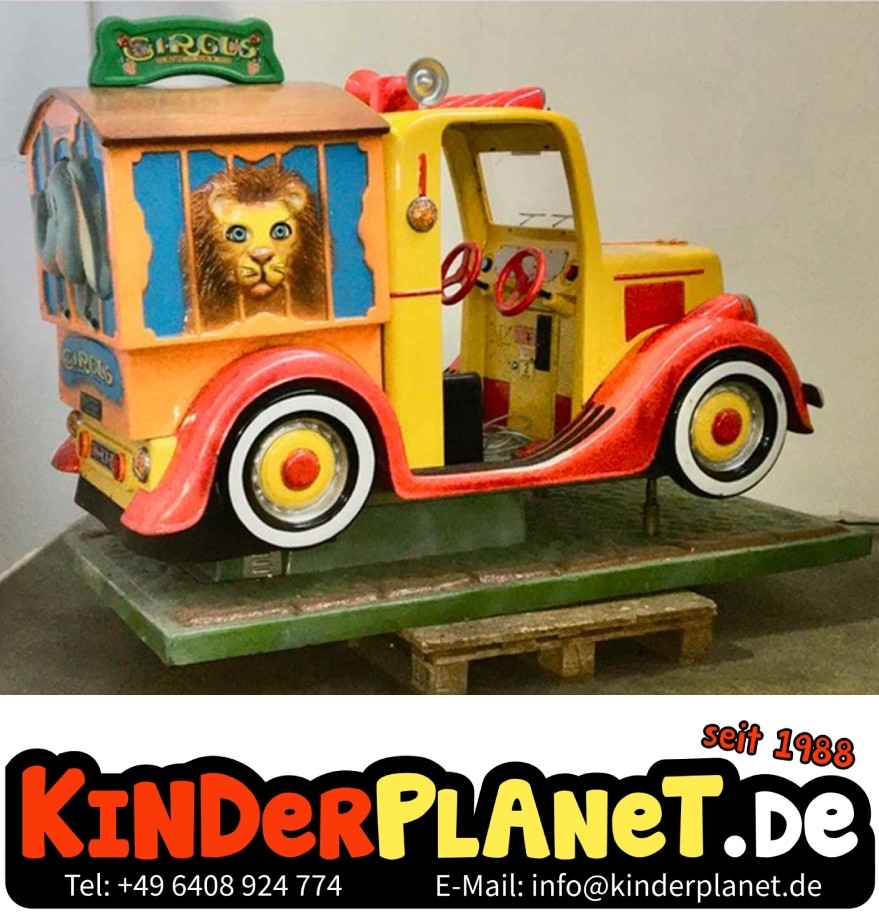 Zirkus Oldtimer Kombi mit Tieren