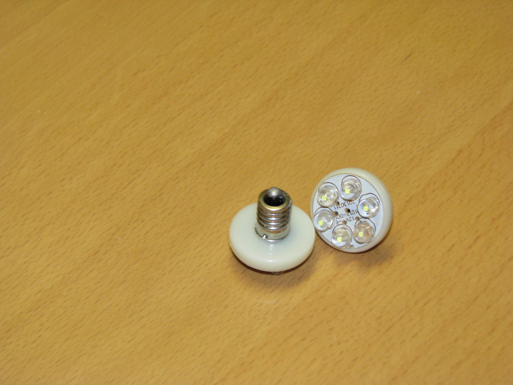 E10 MES Schraubgewinde 6er LED Birne